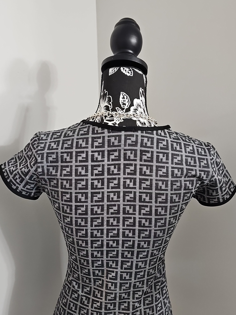 Fendi Black and Gray Graphic Fitted Short Sleeve Top - Picture 5 of 9